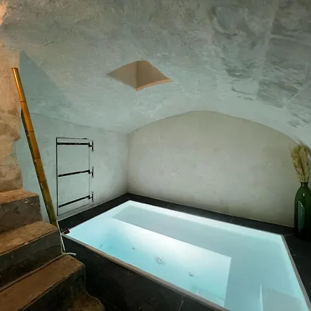 Piscine Chauffee, Centre, Maison Atypique Hébergement de vacances