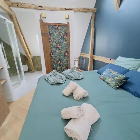 בית נופש Piscine Chauffee, Centre, Maison Atypique *