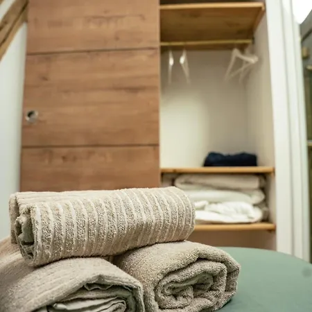 Holiday home Piscine Chauffee, Centre, Maison Atypique Rouen