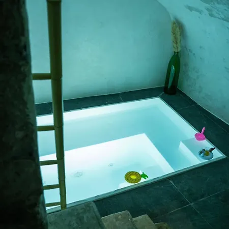 בית נופש Piscine Chauffee, Centre, Maison Atypique רואן